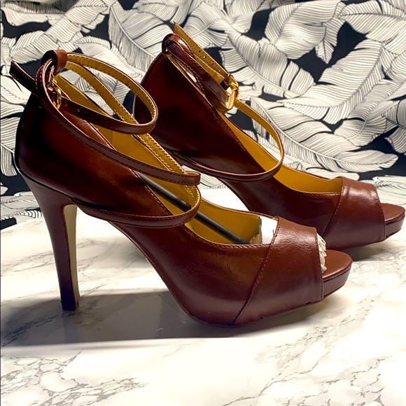 Wild Diva Erin Brown Heels - Picture 2 of 6